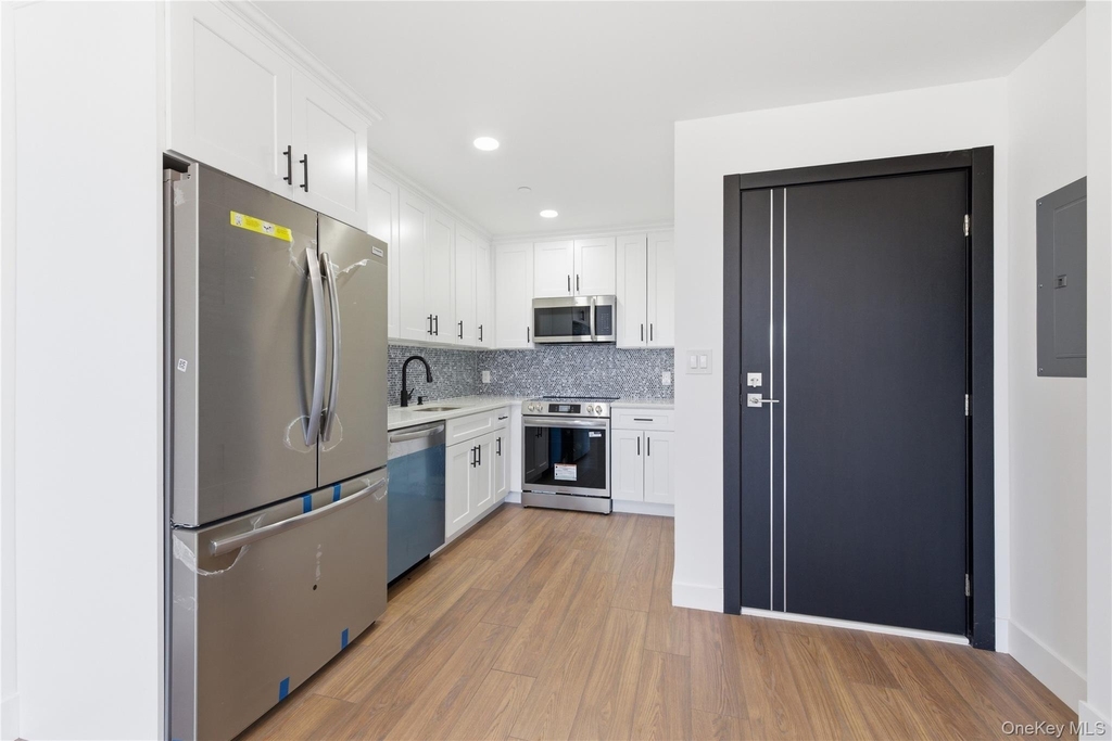 74 Broadway - Photo 9