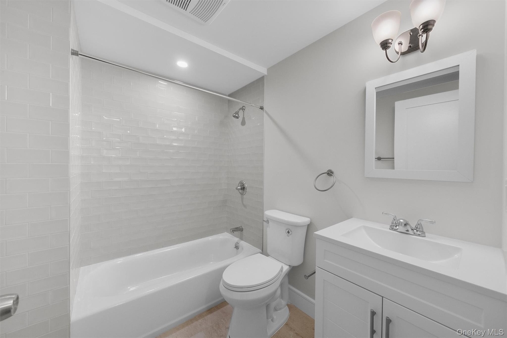 135 Beekman Avenue - Photo 9