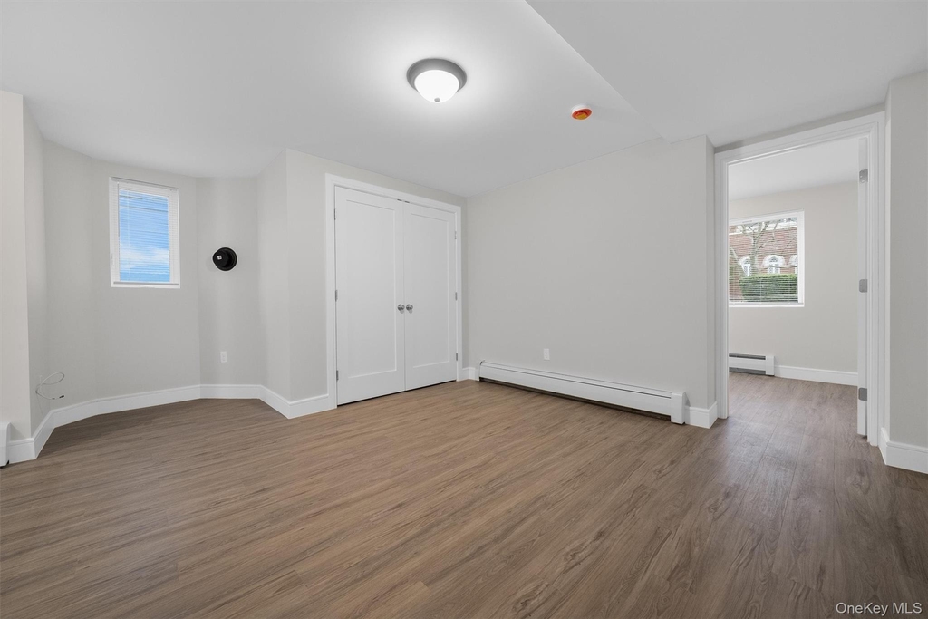 135 Beekman Avenue - Photo 12