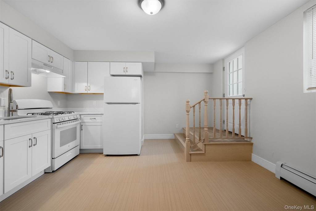 135 Beekman Avenue - Photo 3
