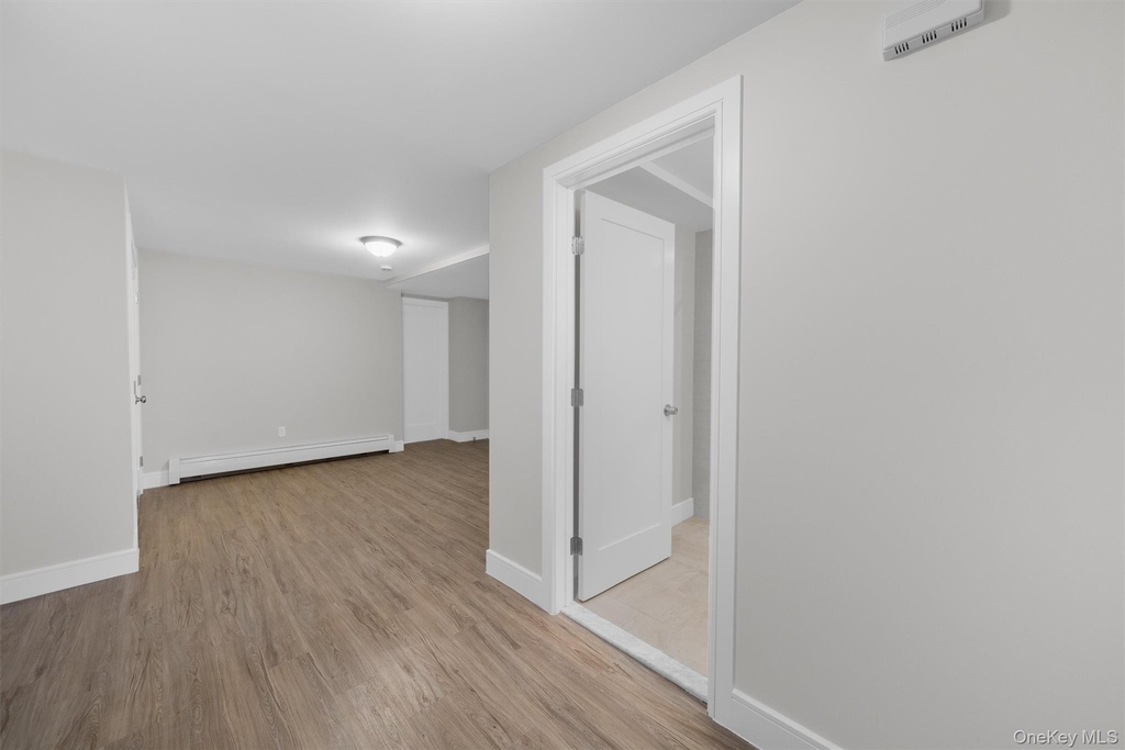 135 Beekman Avenue - Photo 8