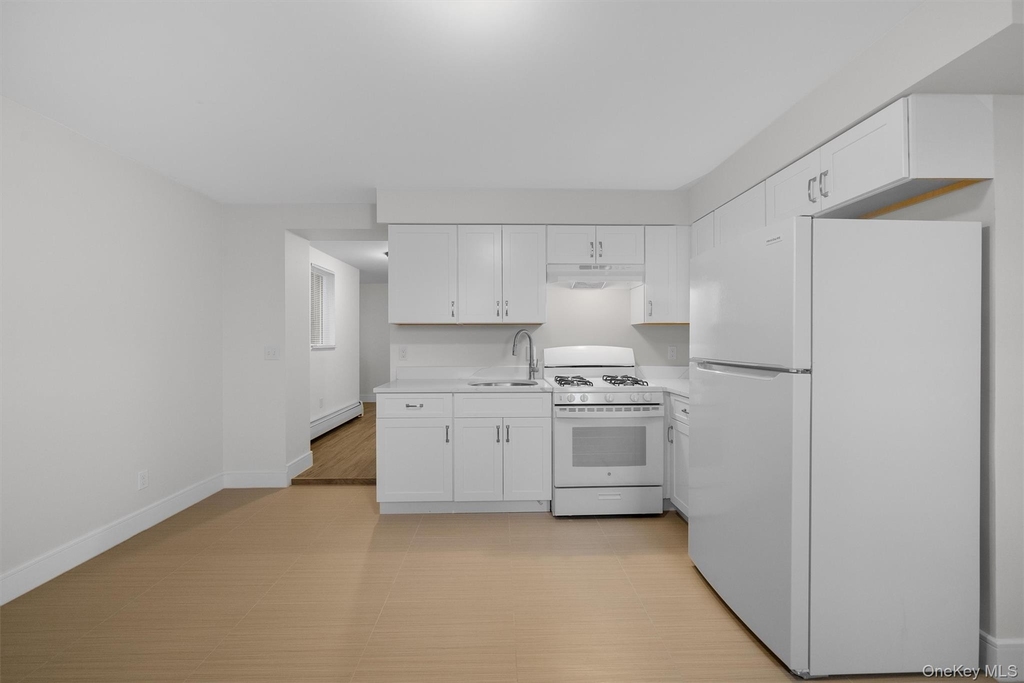 135 Beekman Avenue - Photo 6