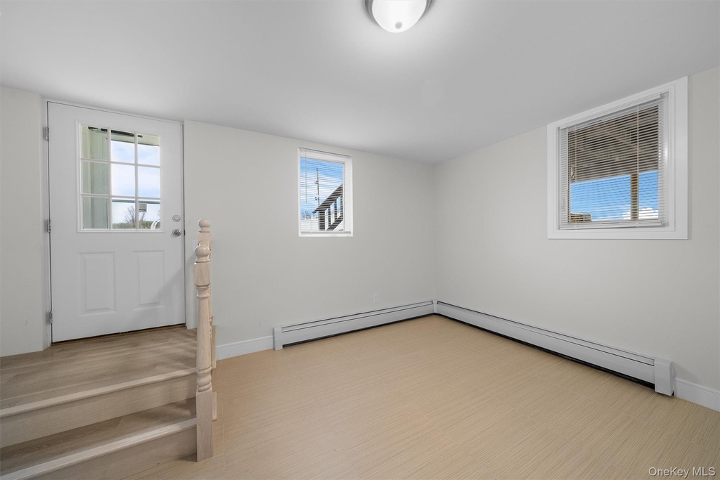 135 Beekman Avenue - Photo 5
