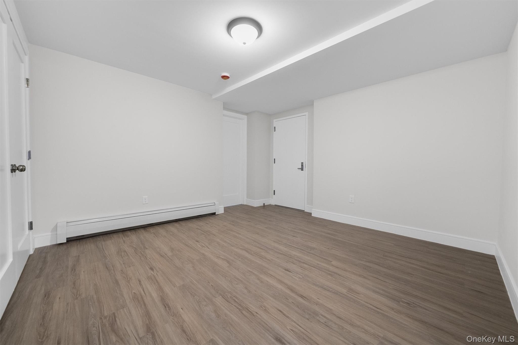 135 Beekman Avenue - Photo 10
