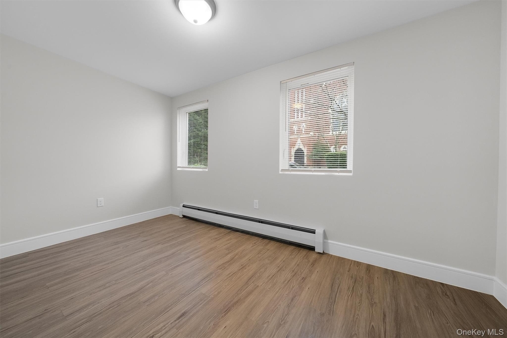 135 Beekman Avenue - Photo 15