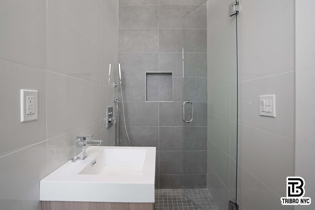 62-15 Catalpa Avenue - Photo 7