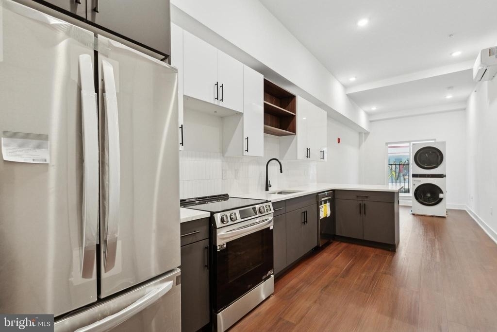 501 Washington Lane - Photo 2