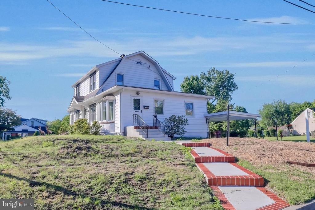 222 Berlin Road N - Photo 2