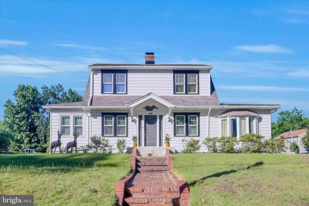 222 Berlin Road N - Photo 1