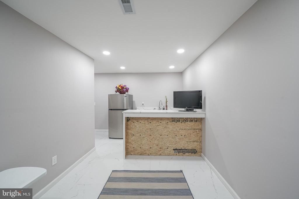 2303 Pinneberg Avenue - Photo 35
