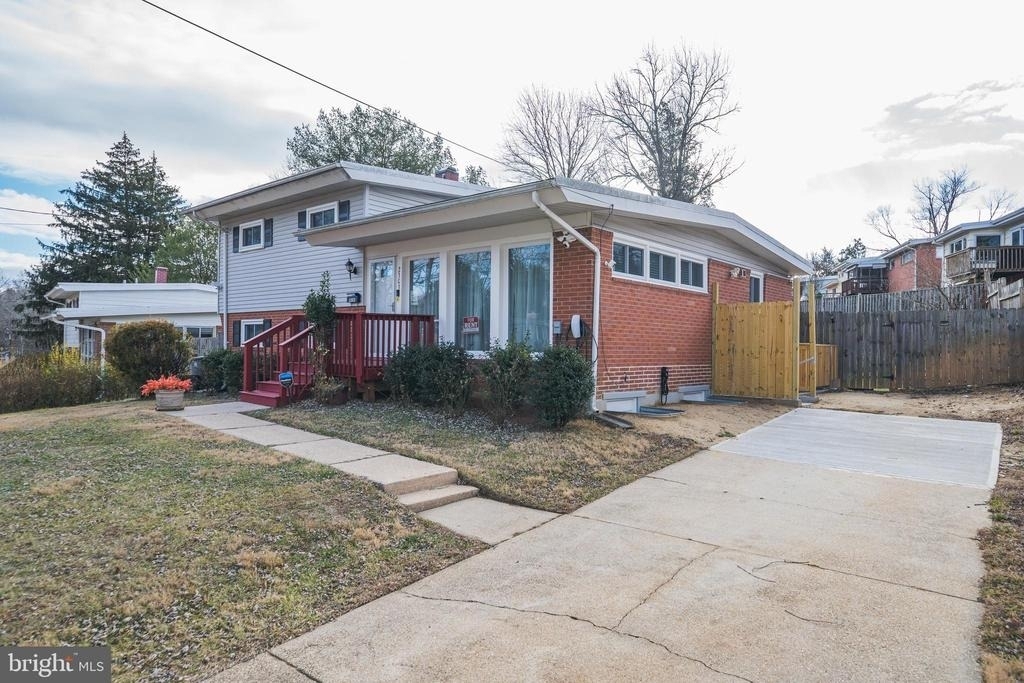 2303 Pinneberg Avenue - Photo 3