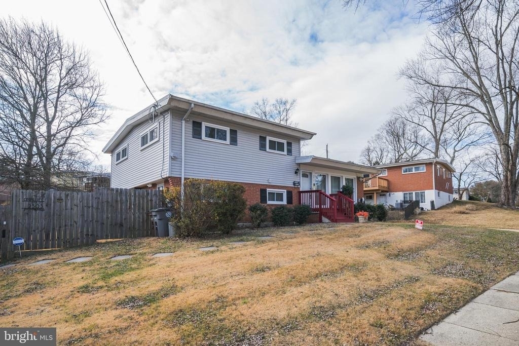 2303 Pinneberg Avenue - Photo 2