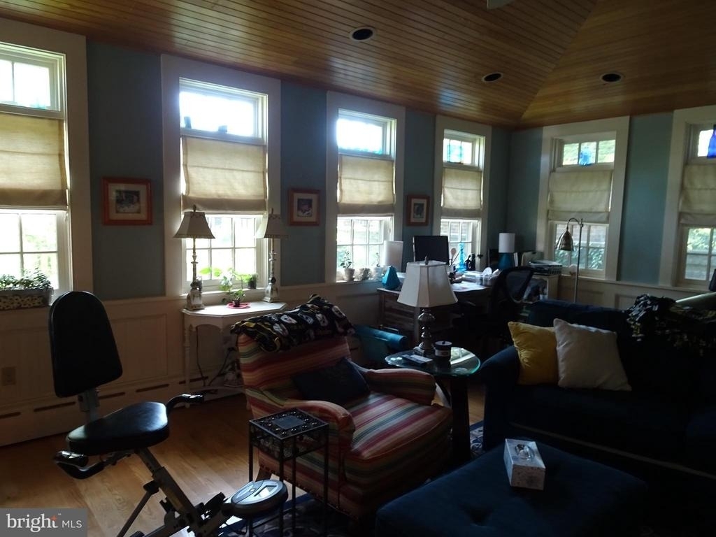 411 Delaware Street - Photo 14