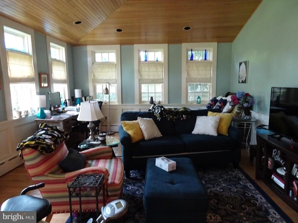 411 Delaware Street - Photo 12