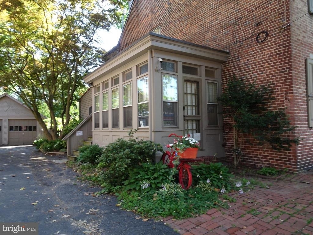 411 Delaware Street - Photo 18