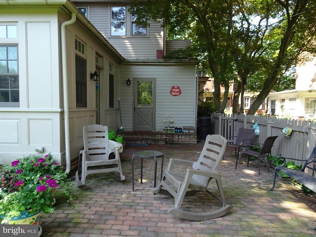 411 Delaware Street - Photo 22