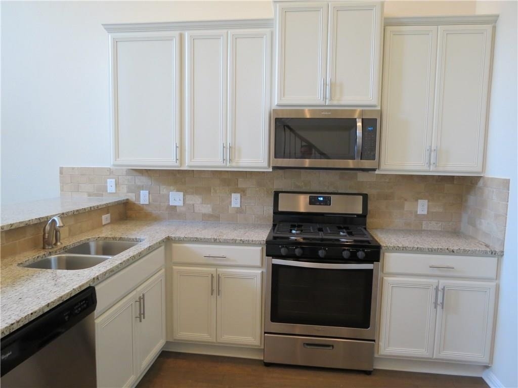 2304 S Lakeline Blvd - Photo 4