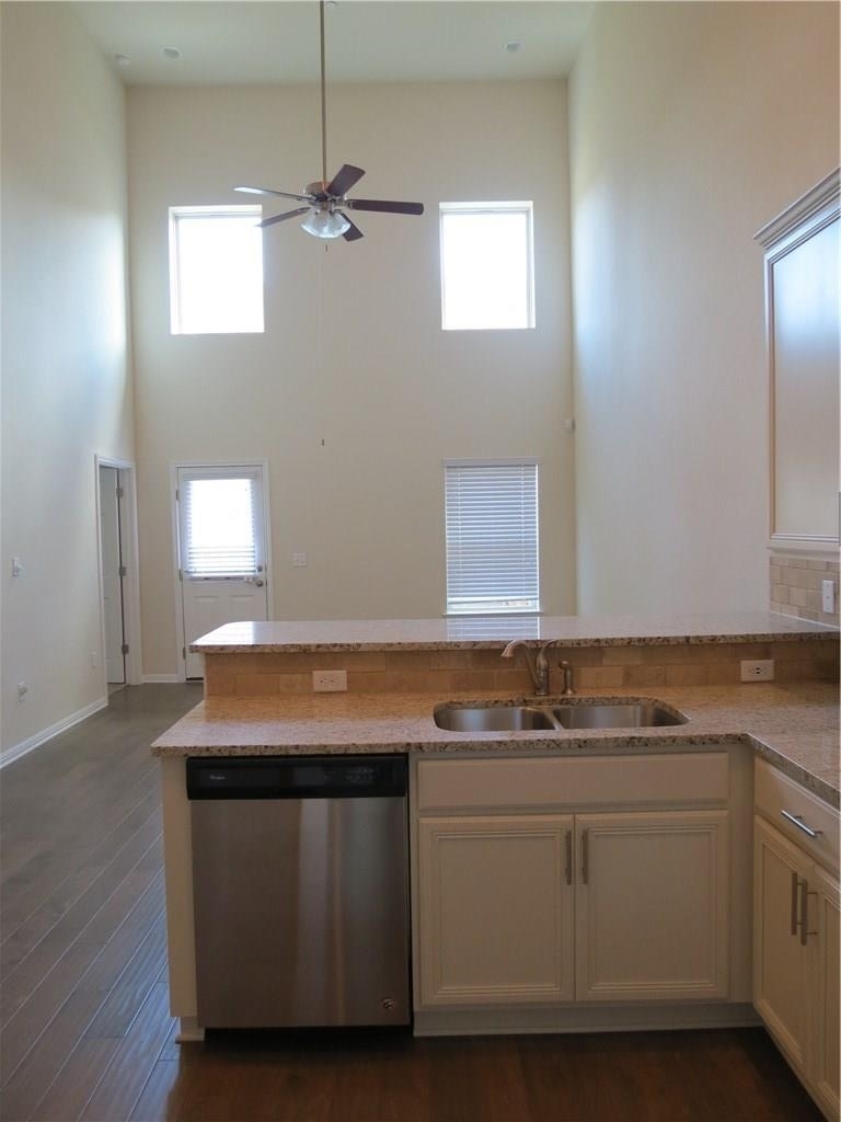 2304 S Lakeline Blvd - Photo 2