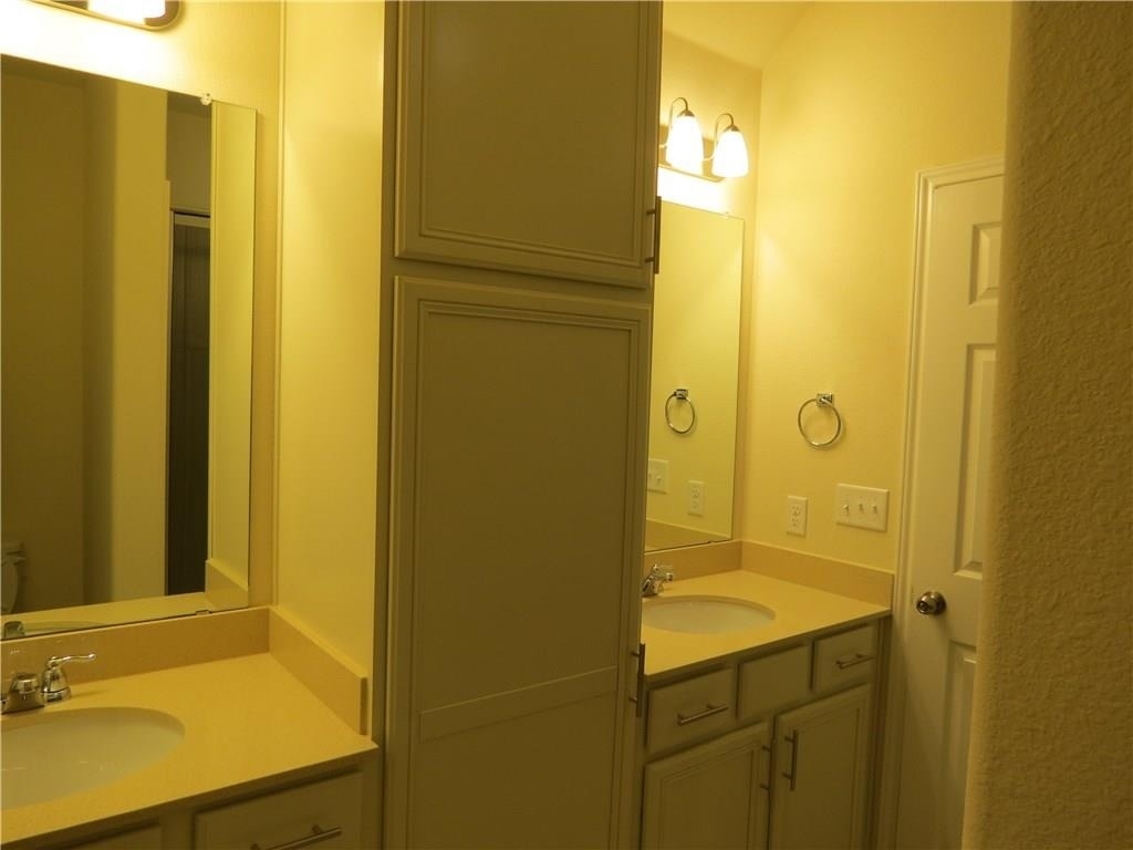 2304 S Lakeline Blvd - Photo 13