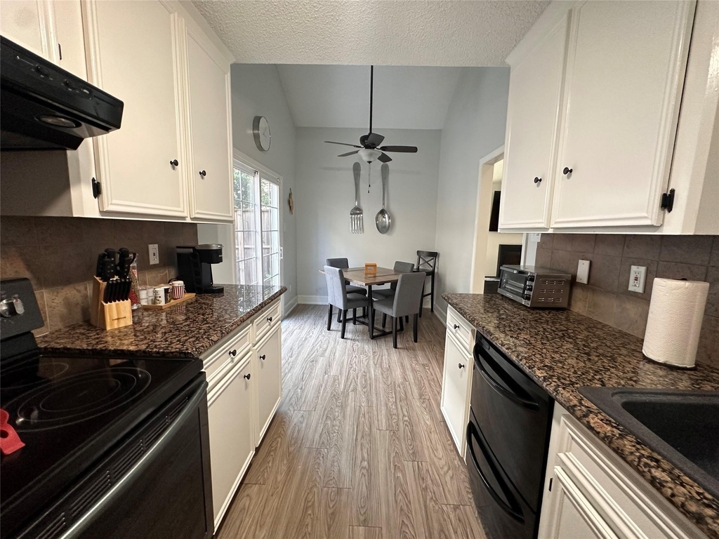 13821 Hollowgreen Drive - Photo 18