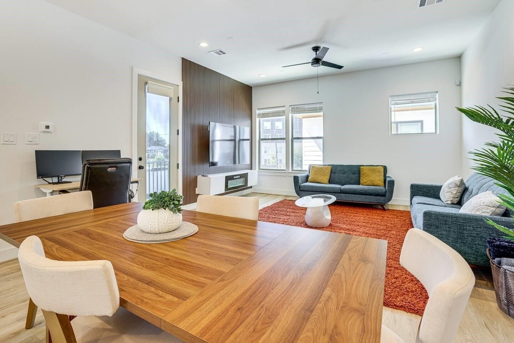 2339 Eagle St - Photo 2
