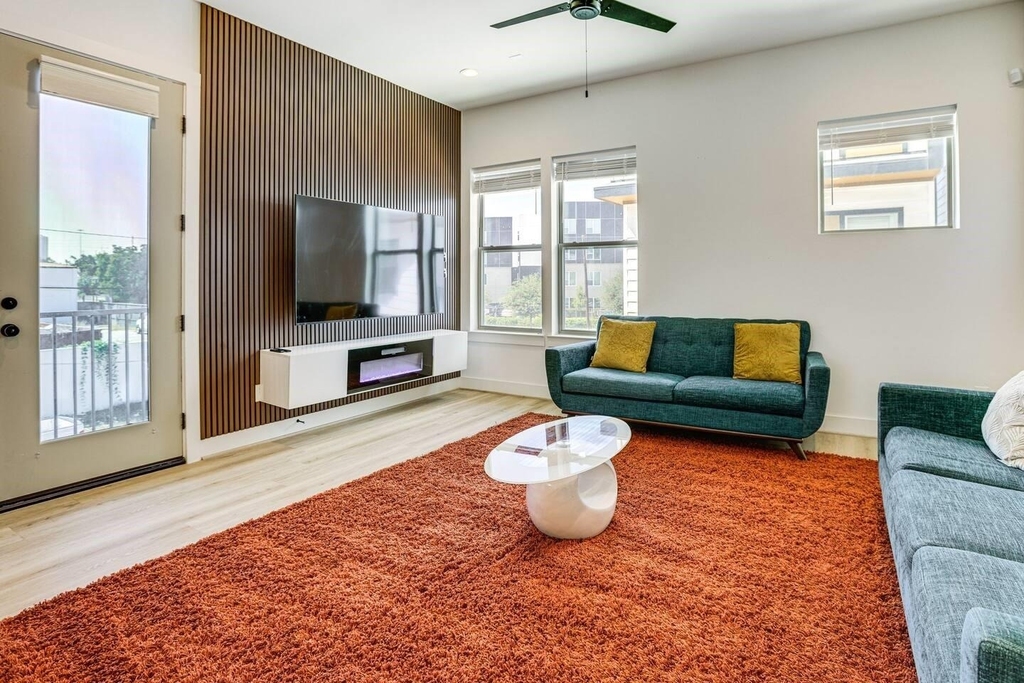 2339 Eagle St - Photo 3