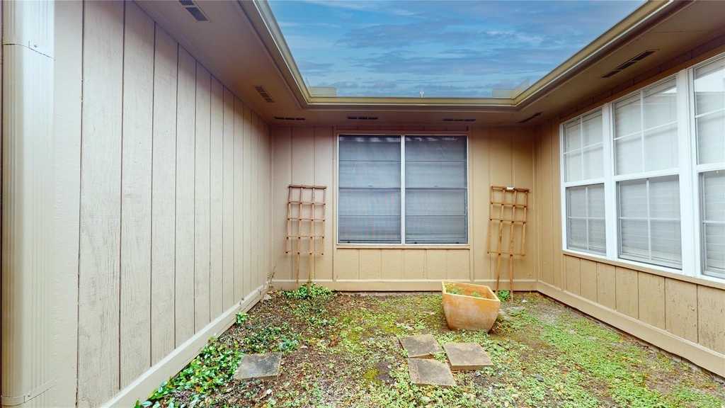 1022 Manorglen Drive - Photo 4