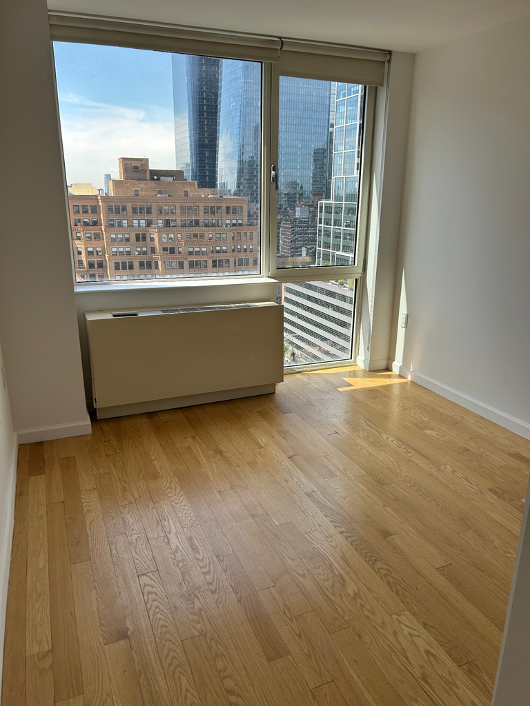 West 37th Street - Photo 6