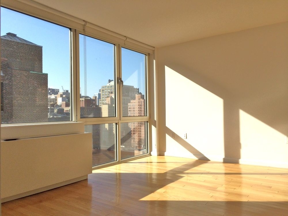 West 37th Street - Photo 3