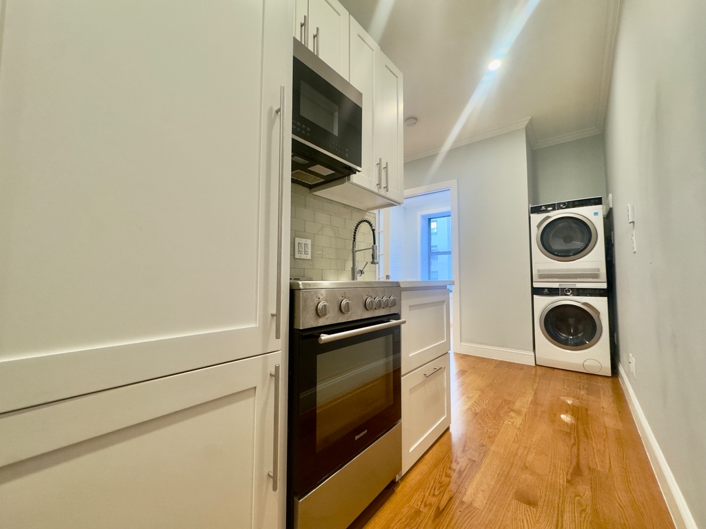 427 East 80th Street - Photo 3