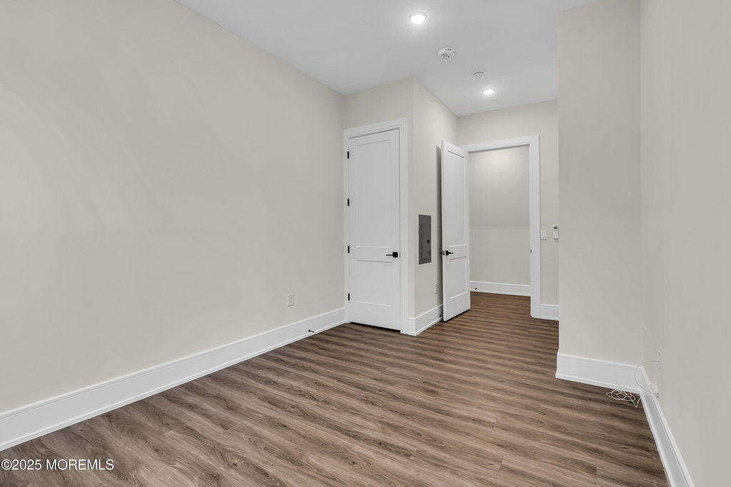 527 Bangs Avenue - Photo 11