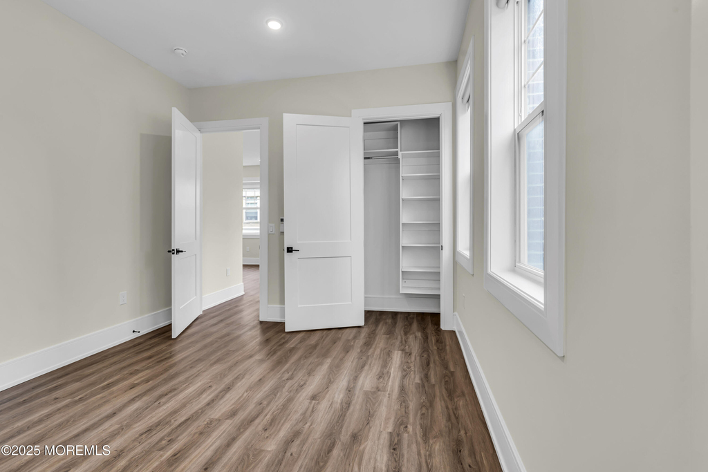 527 Bangs Avenue - Photo 10