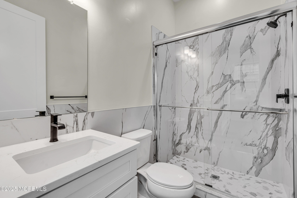 527 Bangs Avenue - Photo 5