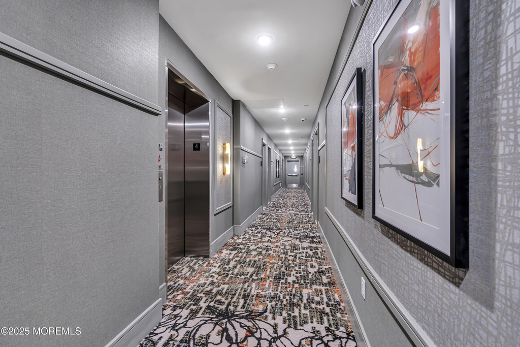 527 Bangs Avenue - Photo 3
