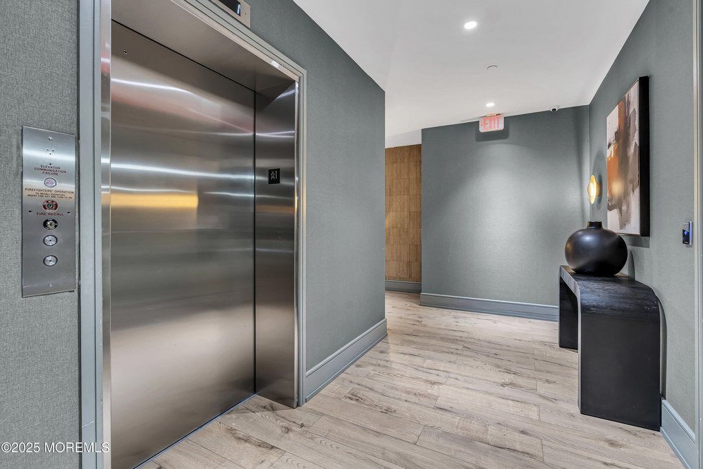 527 Bangs Avenue - Photo 2