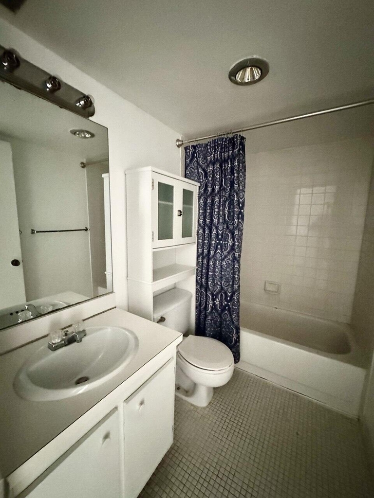 801 W Oakland Park Boulevard - Photo 7