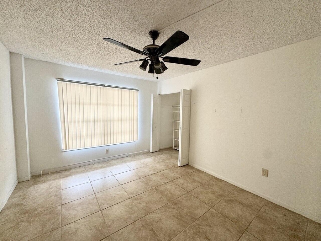 801 W Oakland Park Boulevard - Photo 6