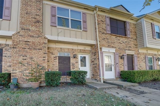 633 Carriagehouse Lane - Photo 0
