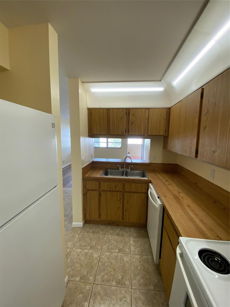 848 Twin Lakes Drive - Photo 2