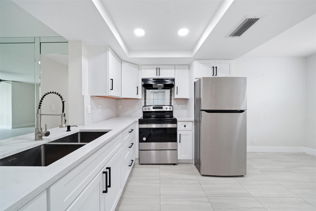 7350 Nw 18th Street - Photo 4