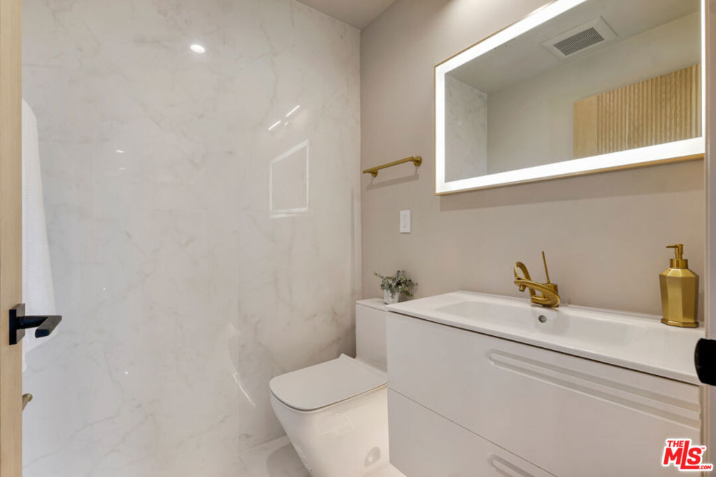 7966 Mulholland Drive - Photo 32