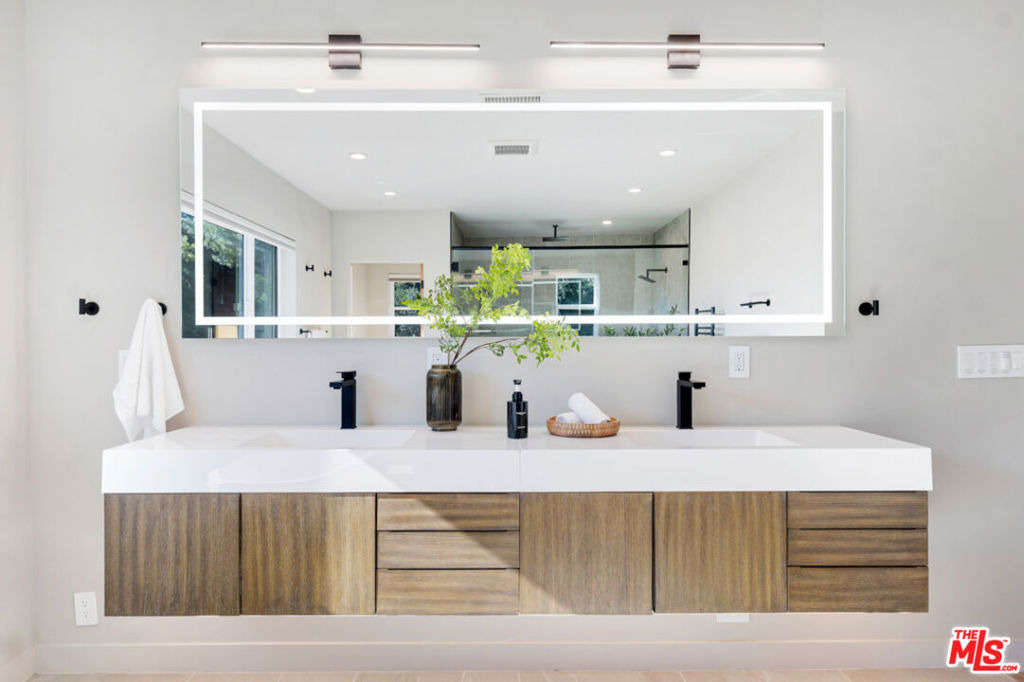 7966 Mulholland Drive - Photo 19