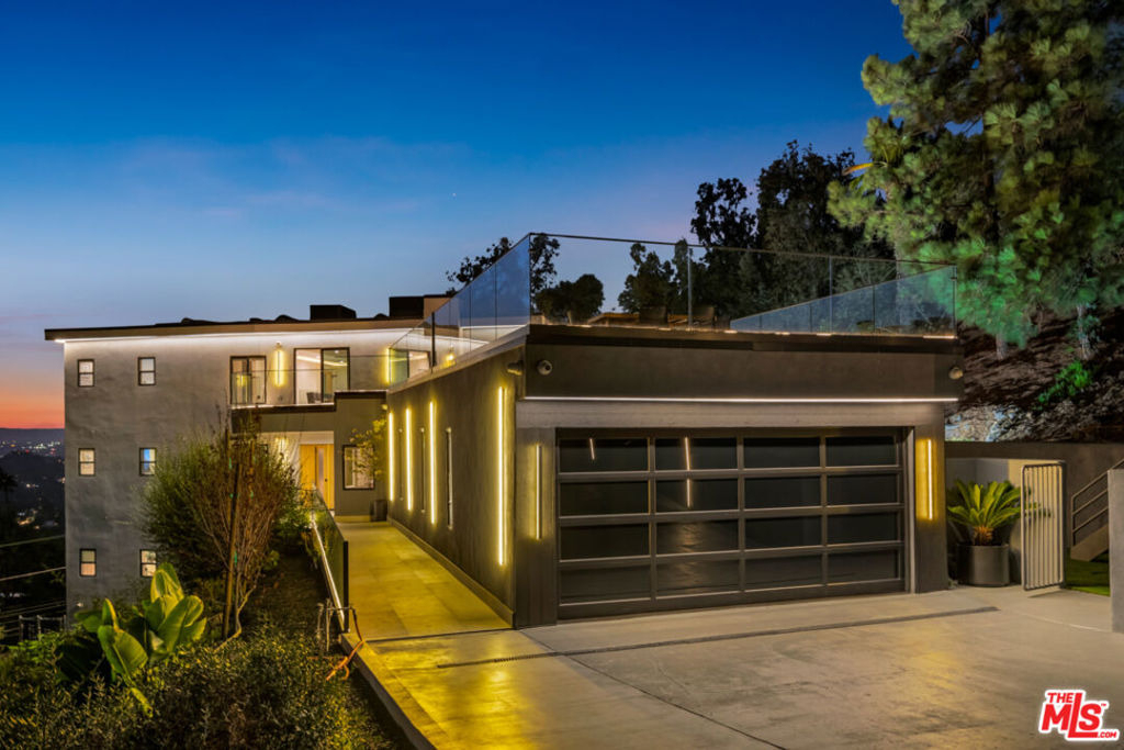 7966 Mulholland Drive - Photo 2