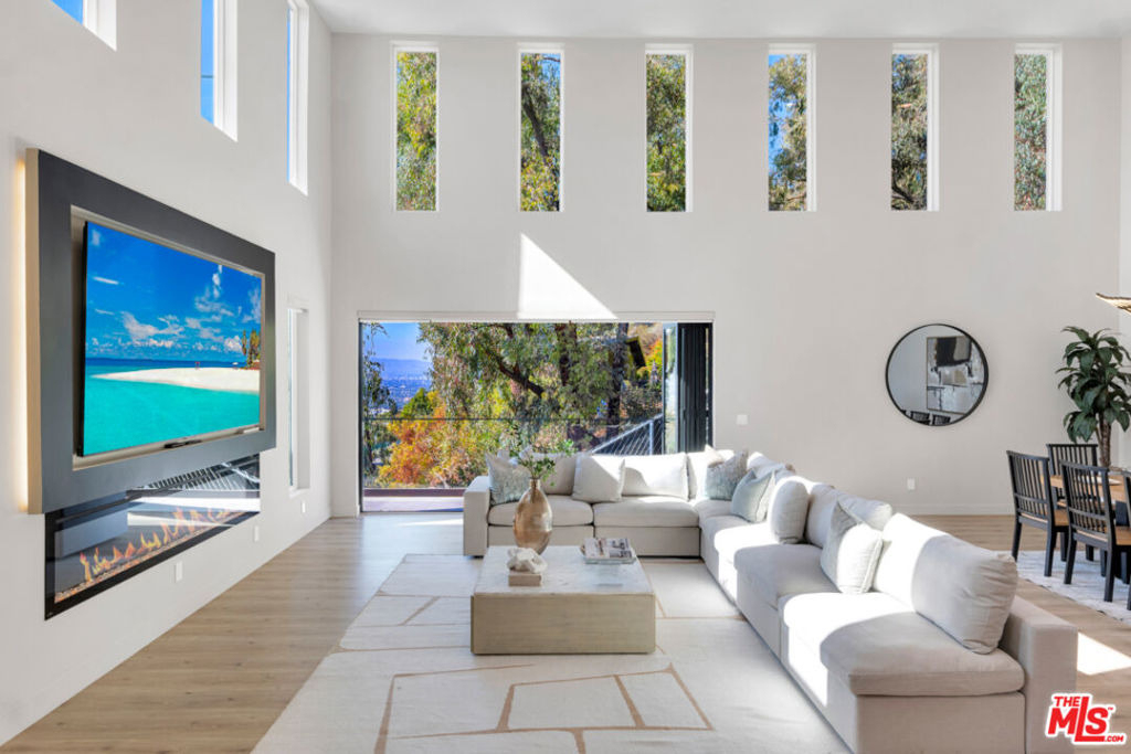 7966 Mulholland Drive - Photo 8