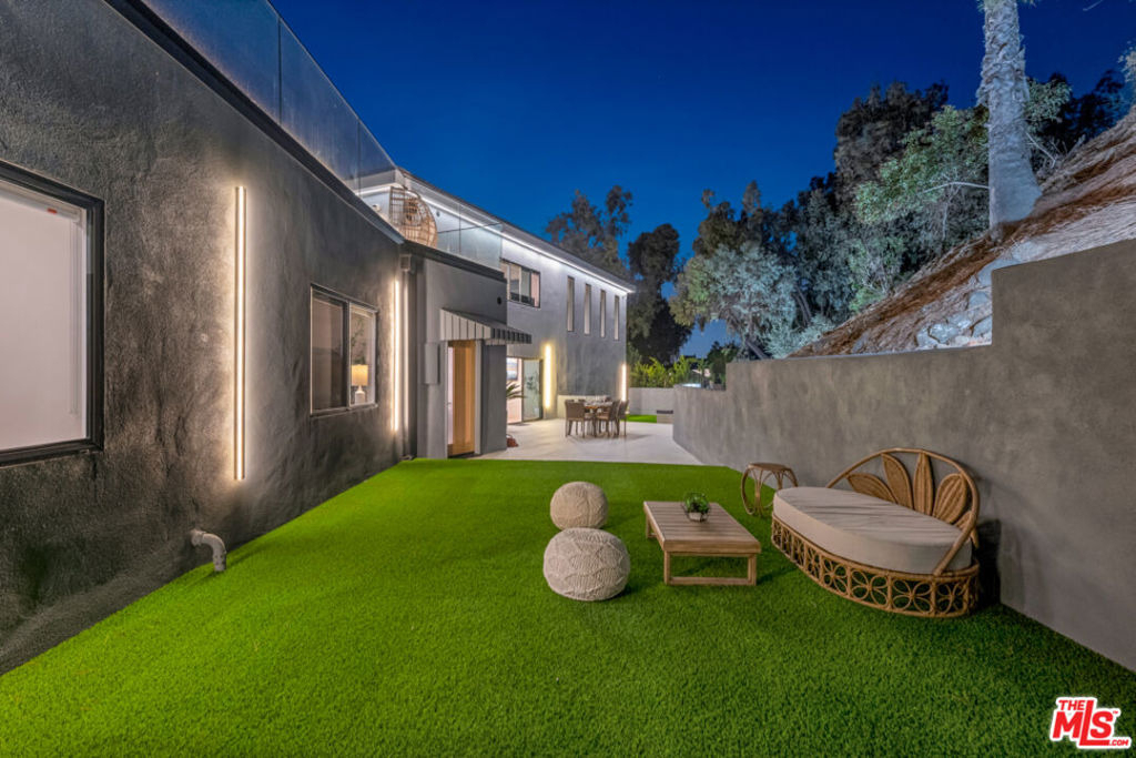 7966 Mulholland Drive - Photo 53