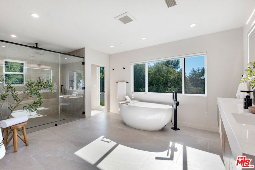 7966 Mulholland Drive - Photo 20