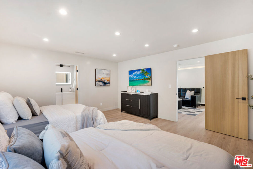 7966 Mulholland Drive - Photo 30