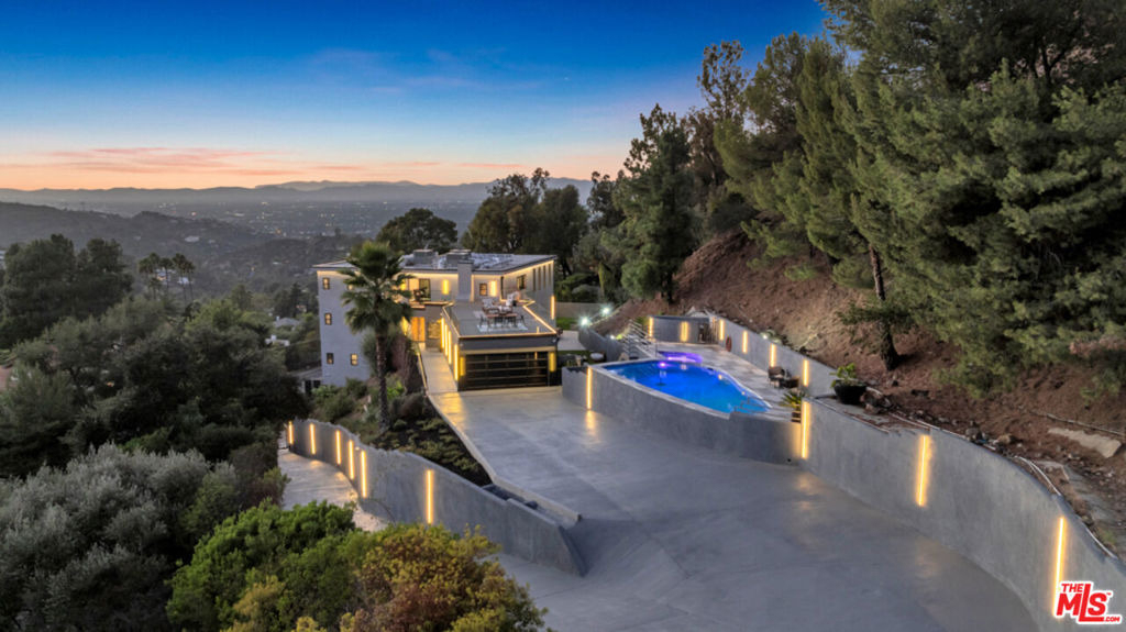 7966 Mulholland Drive - Photo 1