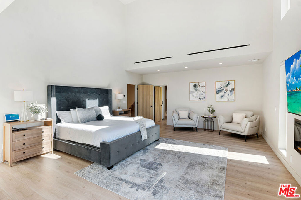 7966 Mulholland Drive - Photo 14