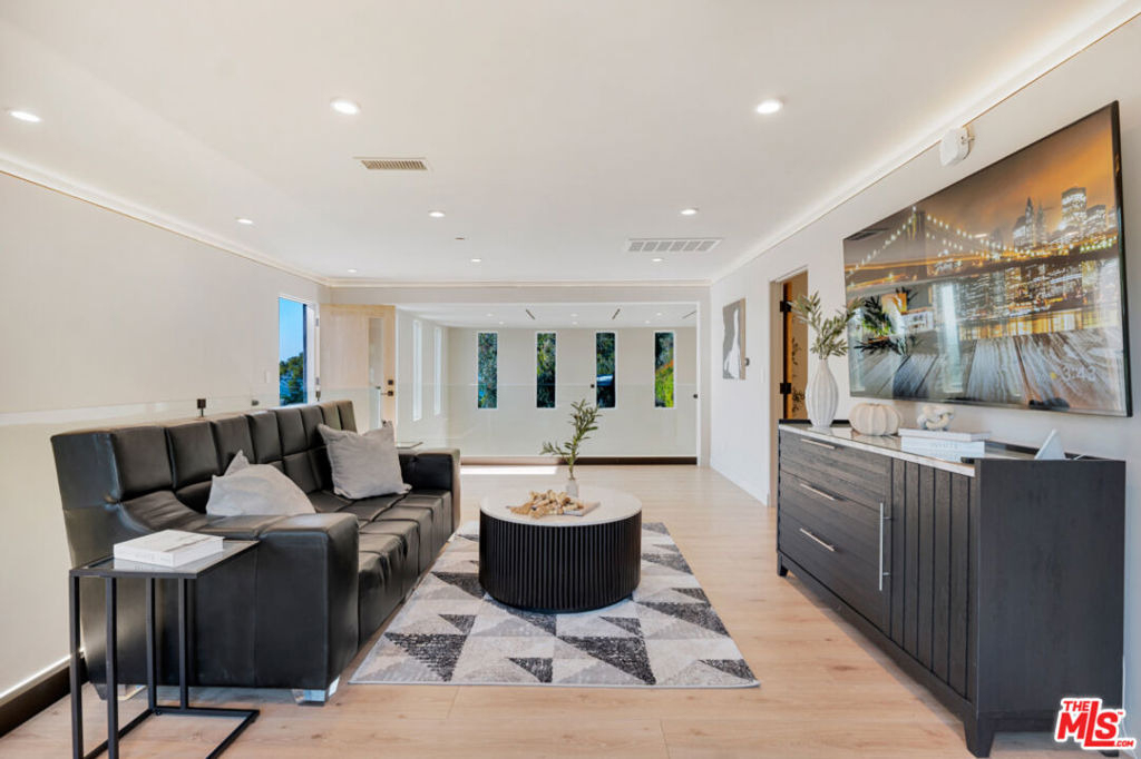 7966 Mulholland Drive - Photo 15